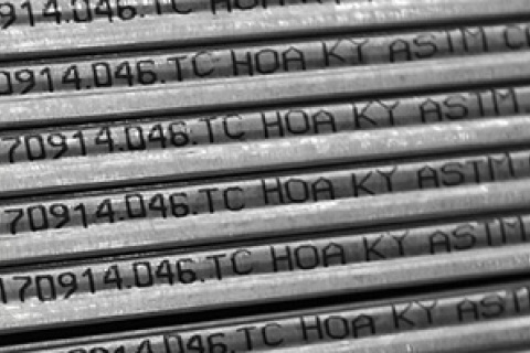 在汽车和航空航天挤压型材上举行更快速的激光标识