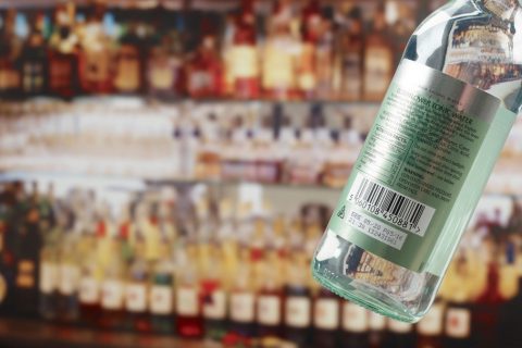 多米诺喷码机智能赋码——饮料行业高速产线的OEE帮手