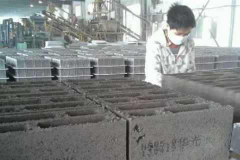 合肥尊龙凯时人生就是搏大字符喷码机在建材砖行业应用