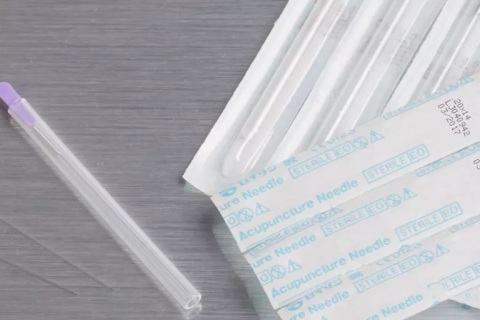 醫藥三期碼清晰可見，連續噴碼讓生產更高效