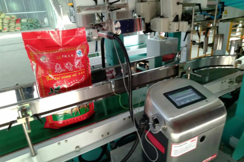 挣脱困扰，米厂怎样选择合适自己的大米喷码机？