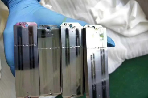 操作不当UV喷码机喷头被划伤 造成重大经济损失