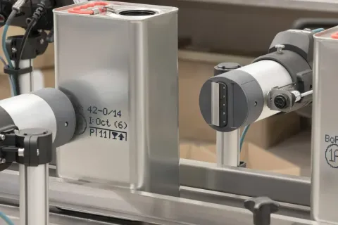 探索EBS-1600大字符喷码机：高速、多功效与智能控制