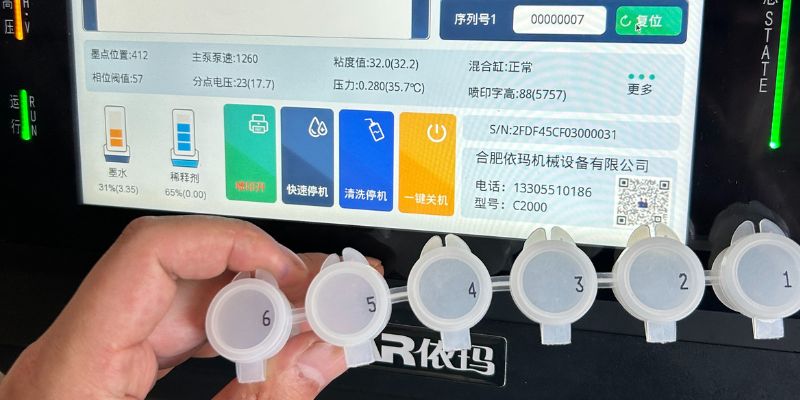 10.2⼨⾼清⼯业触摸屏 ，让操作无比丝滑