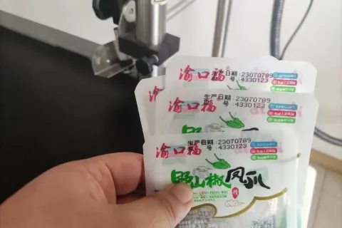 包装袋喷码，自动分页喷码，高效率、省人工