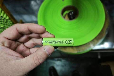 锂电池高速打印，搭配高效生产线，快速精准喷印